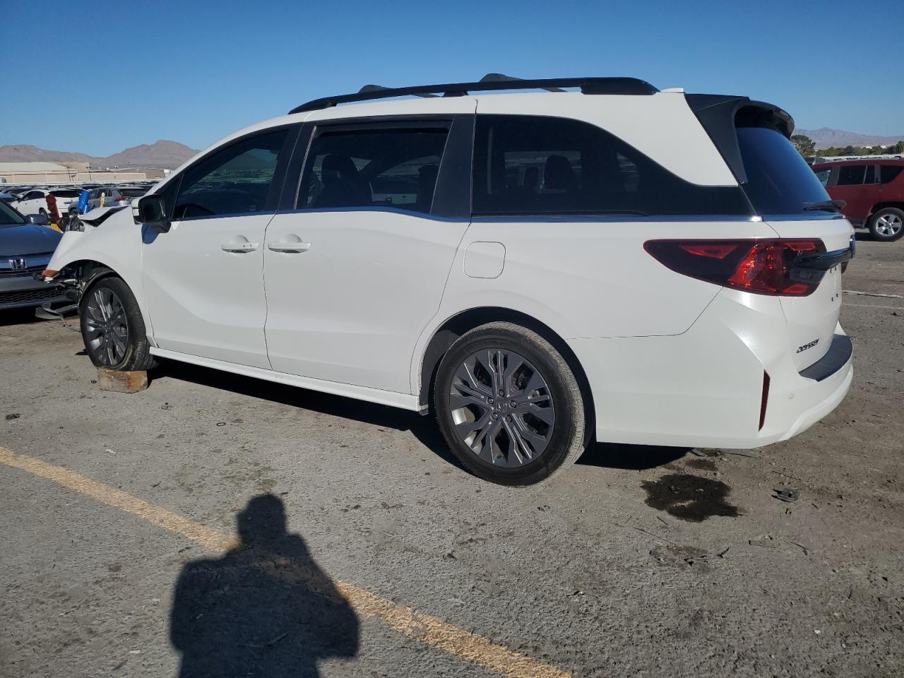 2025 Honda Odyssey Touring - Image 2