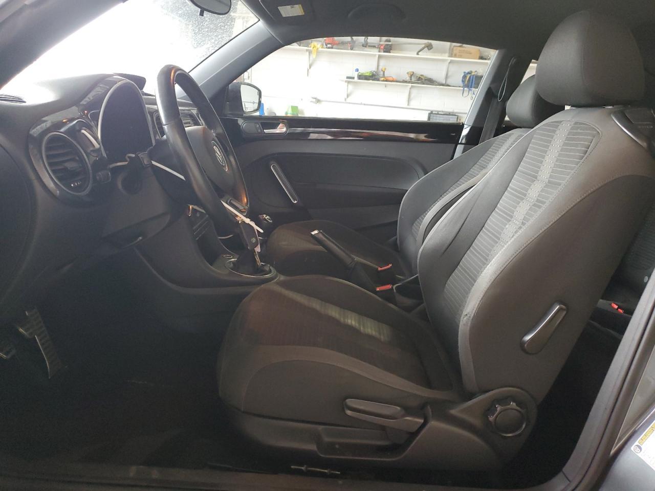 2012 Volkswagen Beetle Turbo - Image 7