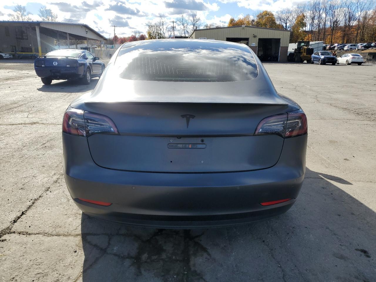 2018 Tesla Model 3 - Фото 6