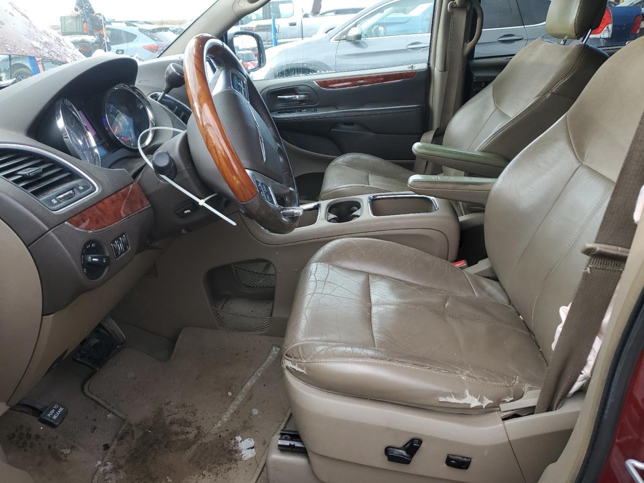 2012 Chrysler Town & Country Limited - Фото 7