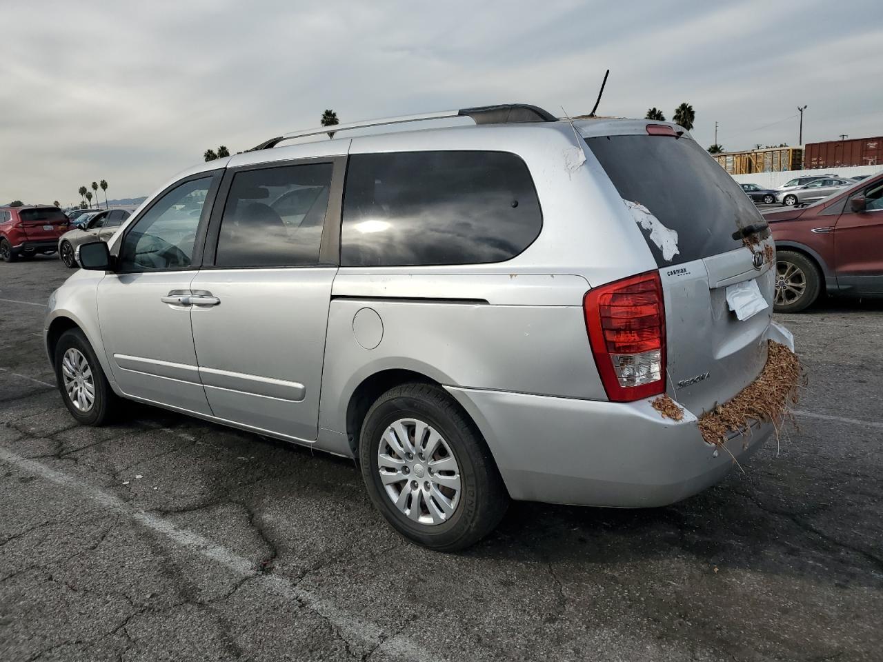 2012 Kia Sedona Lx - Фото 2