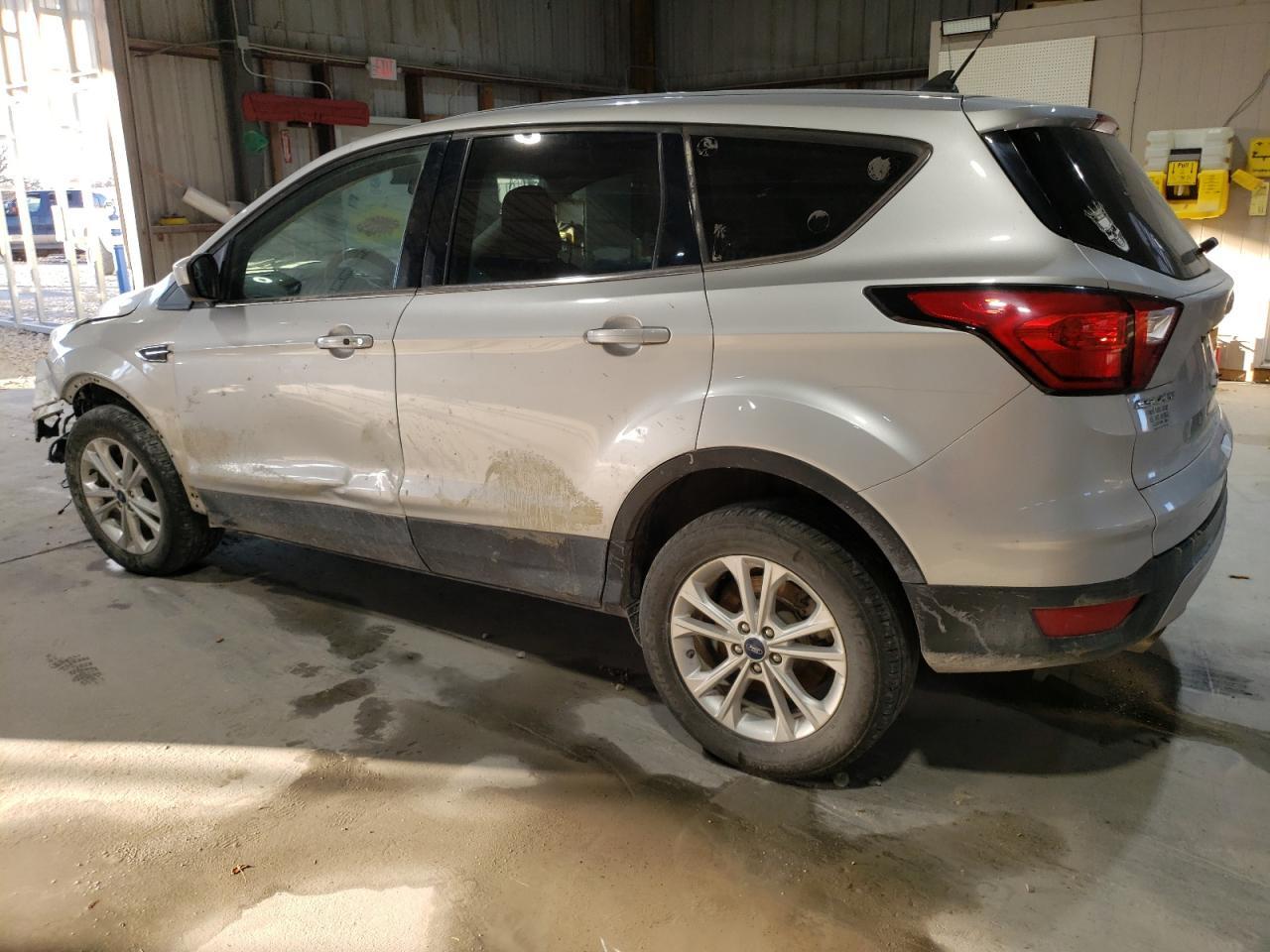 2019 Ford Escape Se - Фото 2