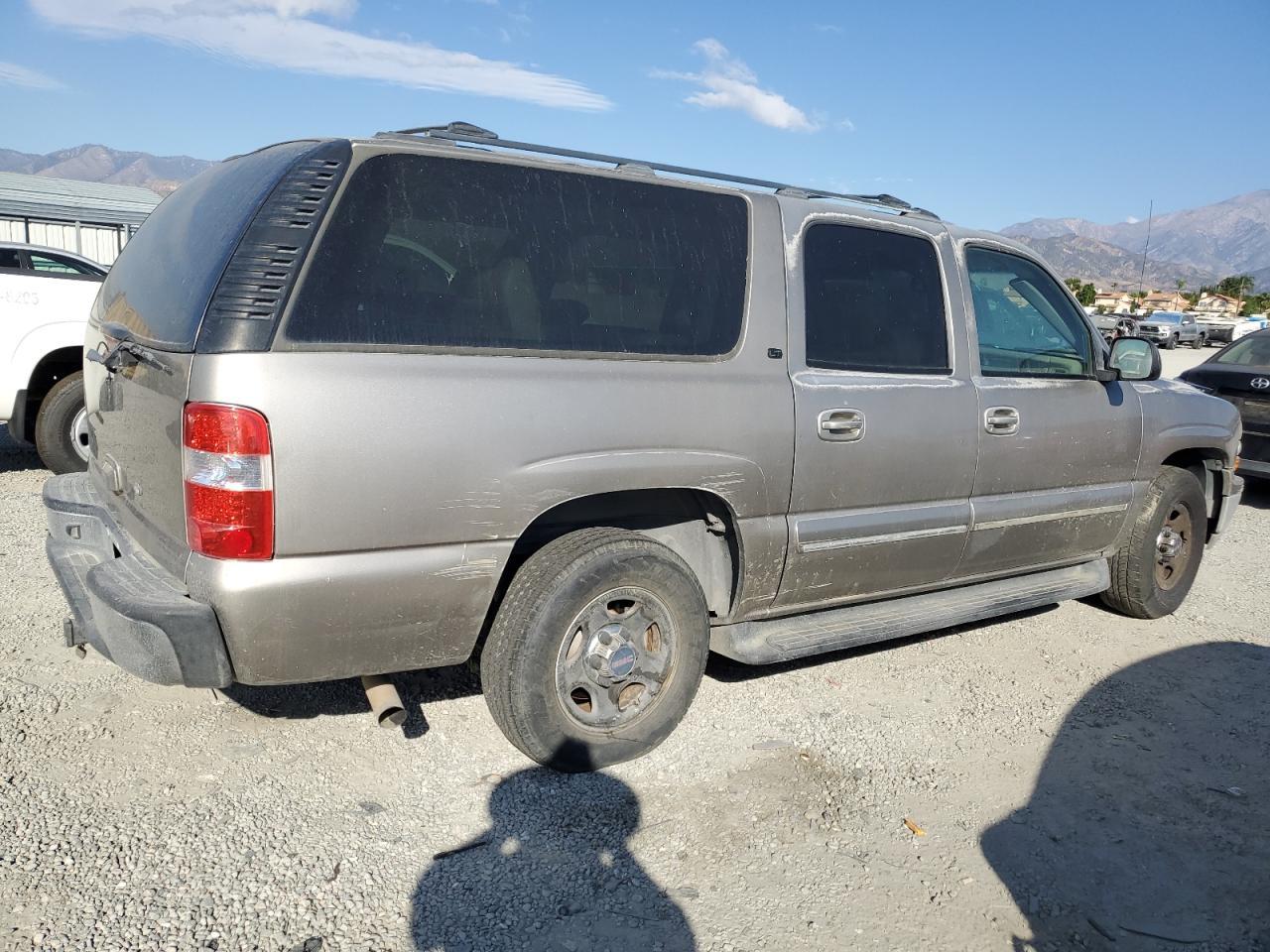 2002 Chevrolet Suburban C1500 - Image 3