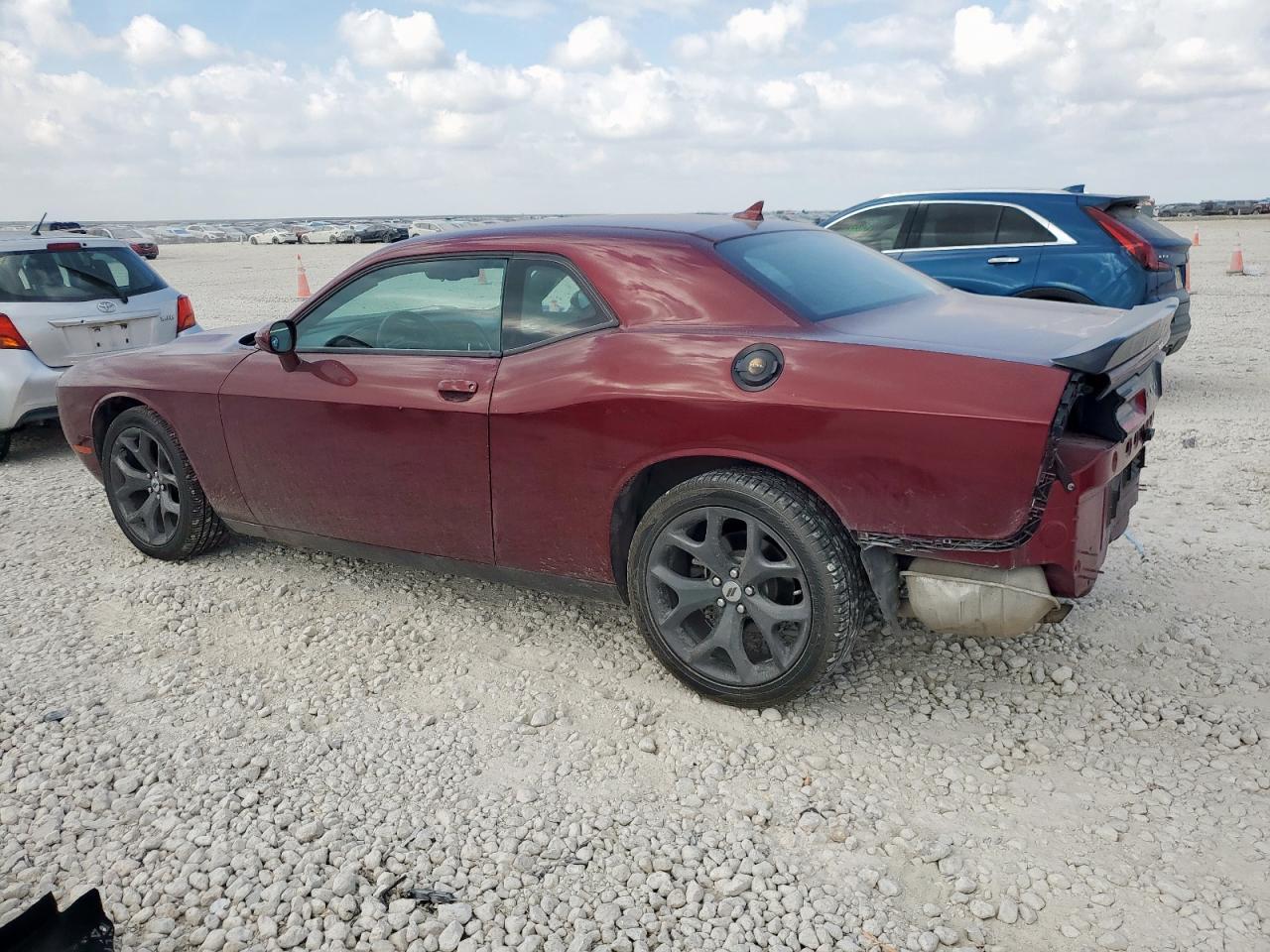 2017 Dodge Challenger Sxt - Image 2