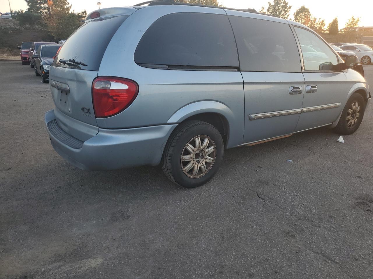 2006 Chrysler Town & Country Touring - Фото 3