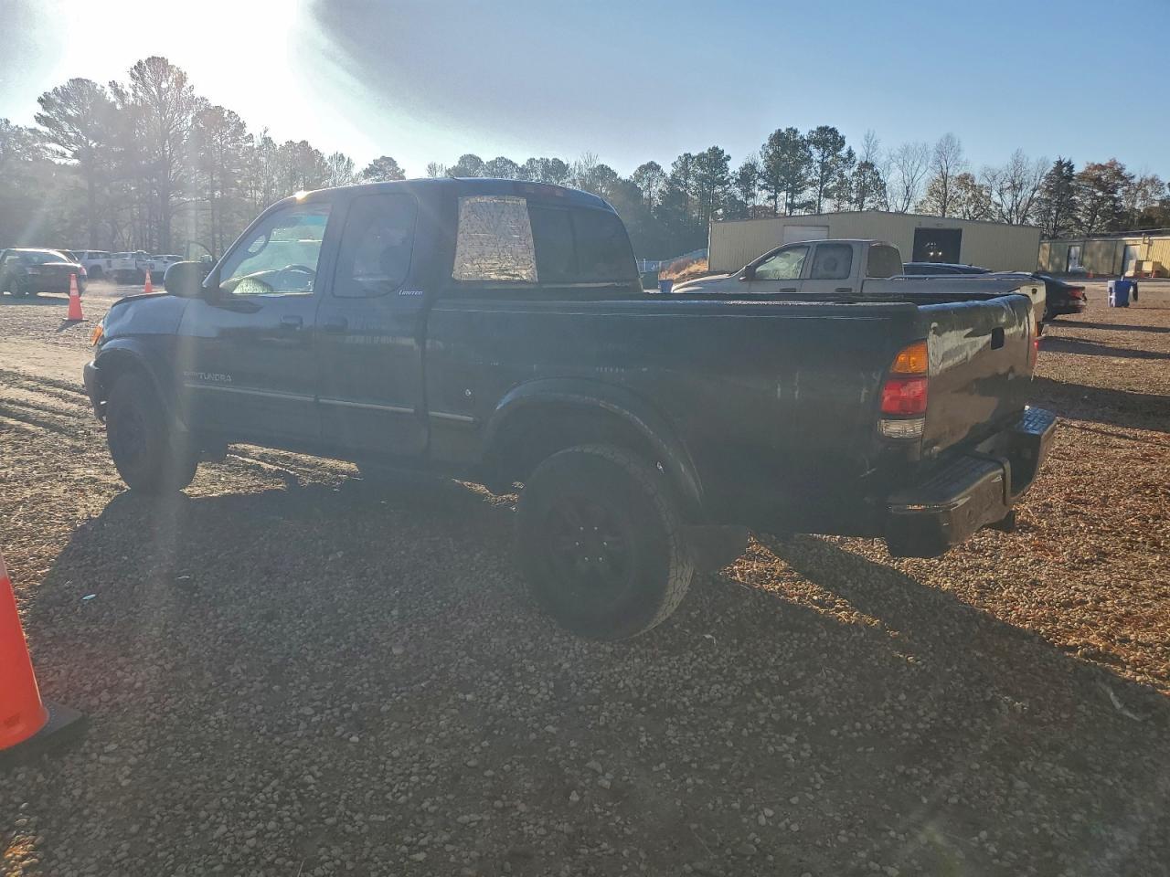 2002 Toyota Tundra Access Cab Limited - Image 2