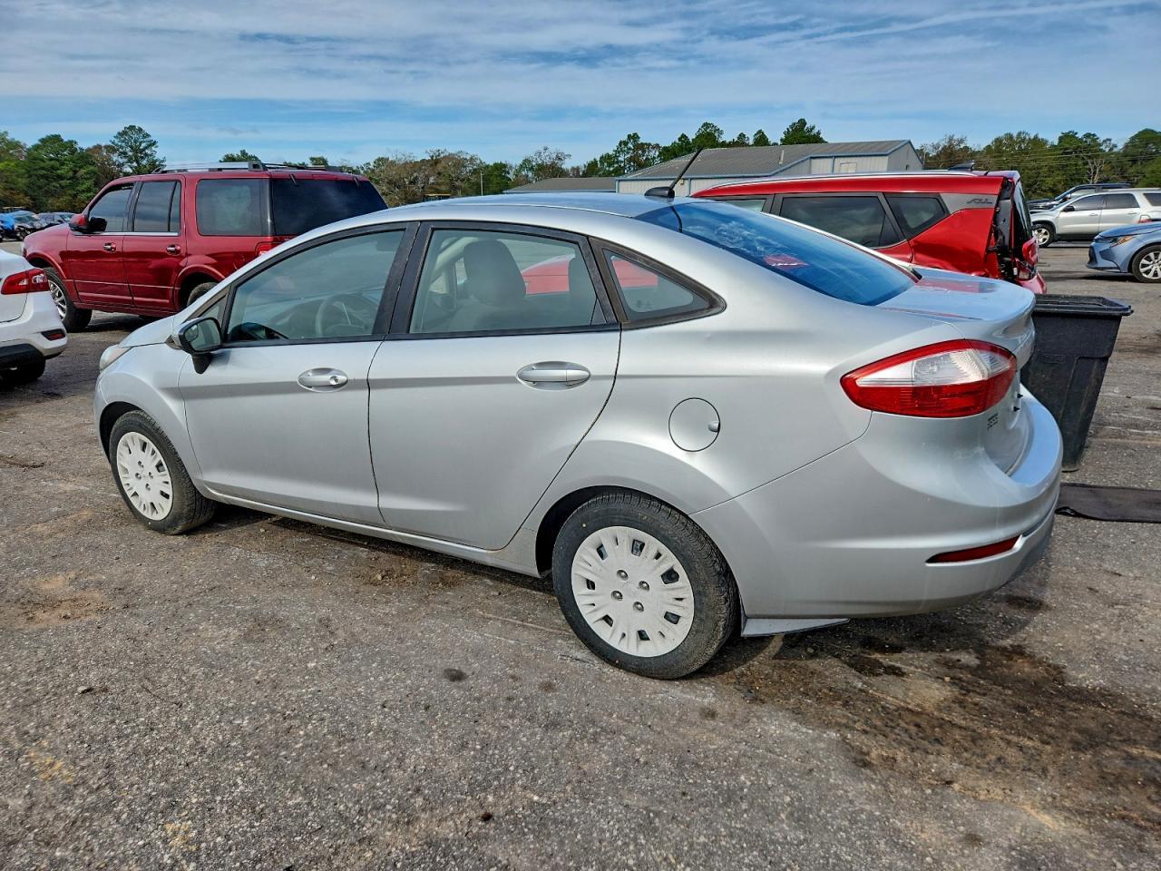 2015 Ford Fiesta S - Фото 2