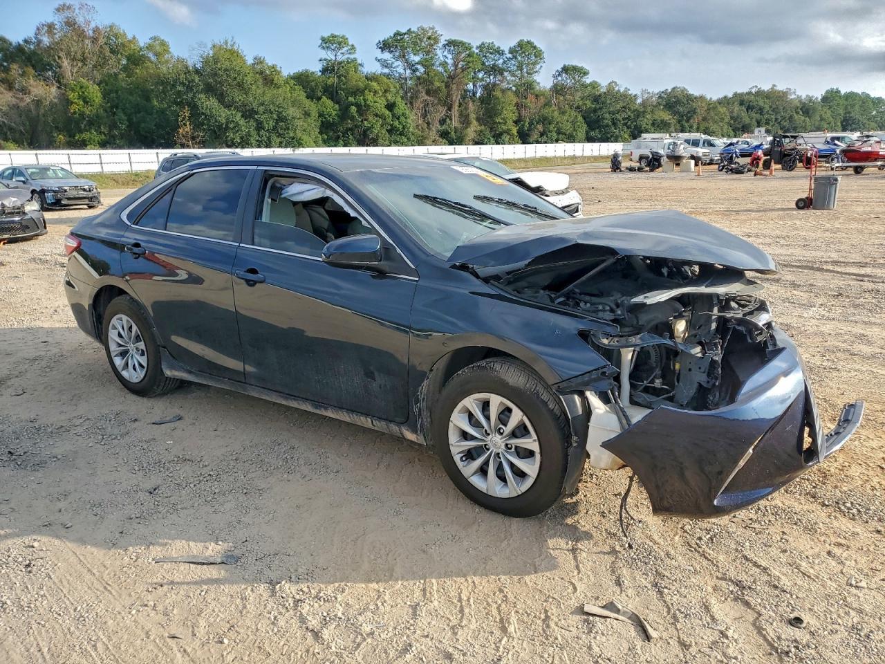 2015 Toyota Camry Le - Фото 4