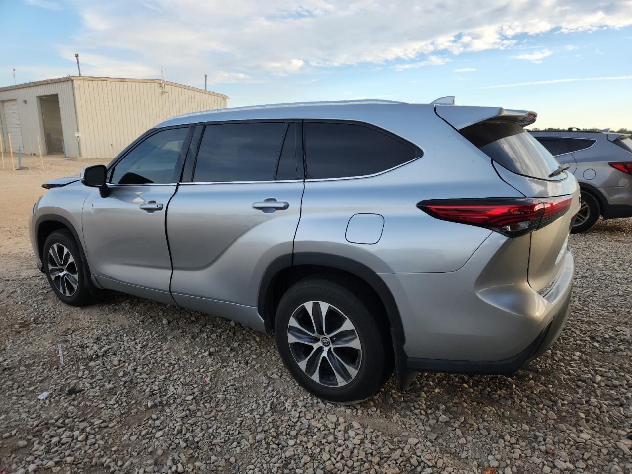 2021 Toyota Highlander Xle - Фото 2