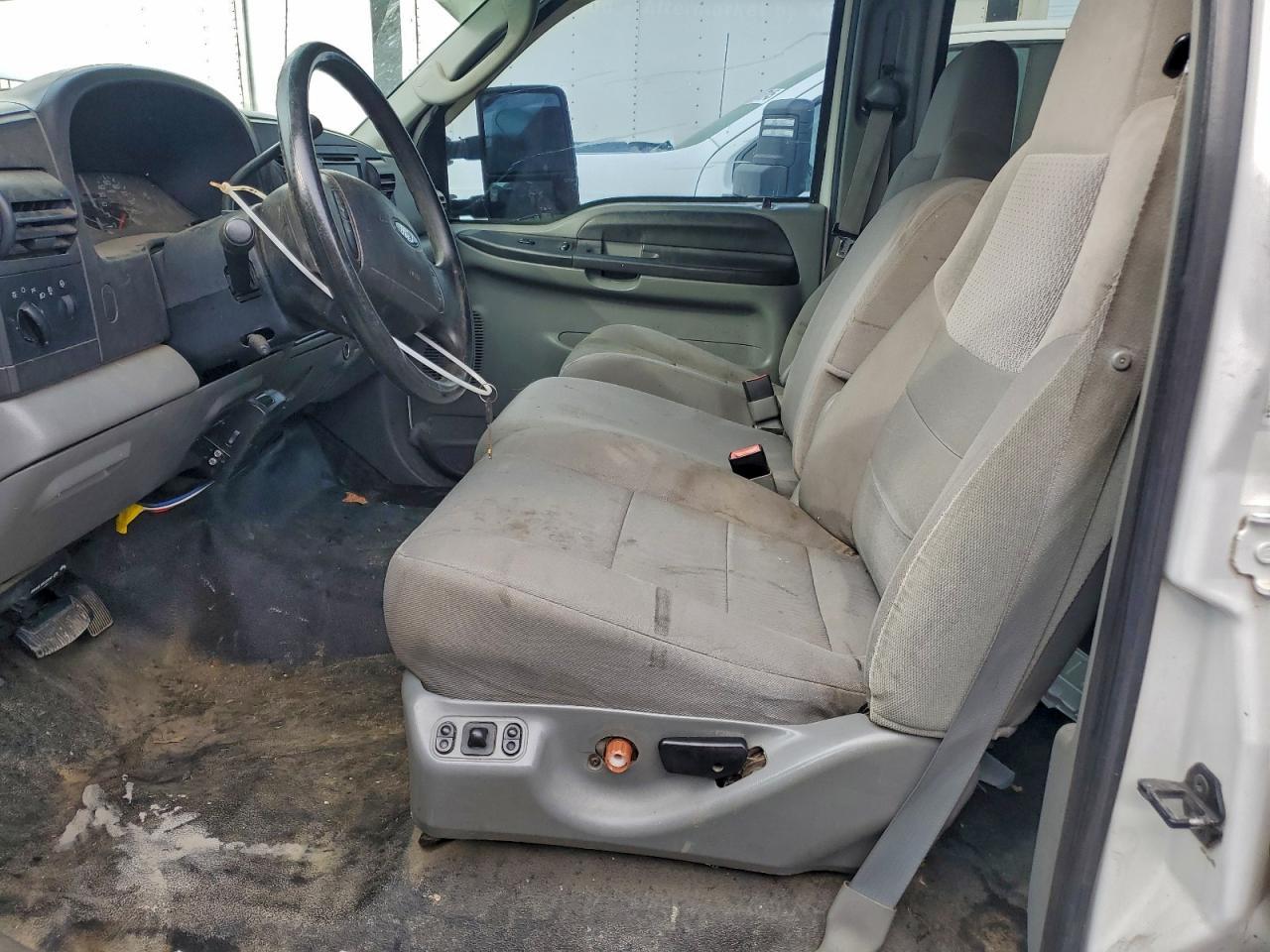 2006 Ford F350 Flatbed Truck - Фото 7