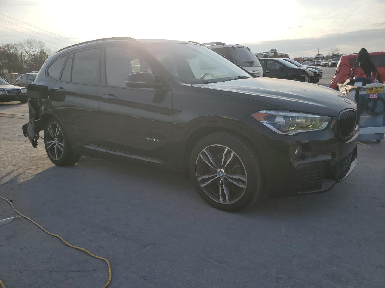 2017 BMW X1 xDrive28I - Фото 4
