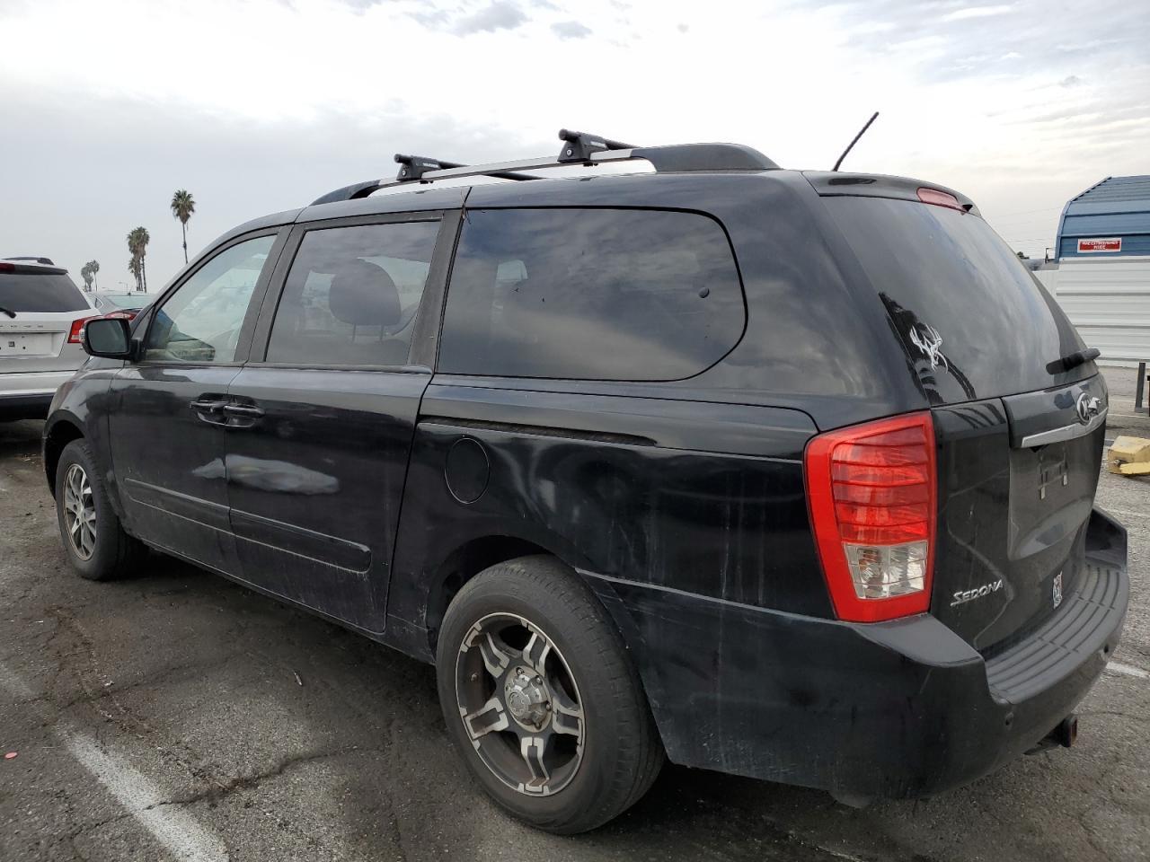 2014 Kia Sedona Lx - Фото 2