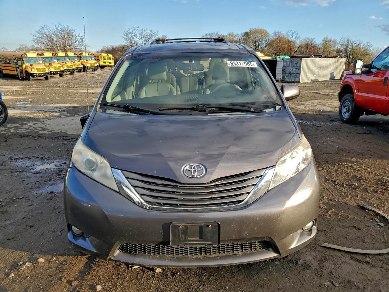 2013 Toyota Sienna - Фото 5