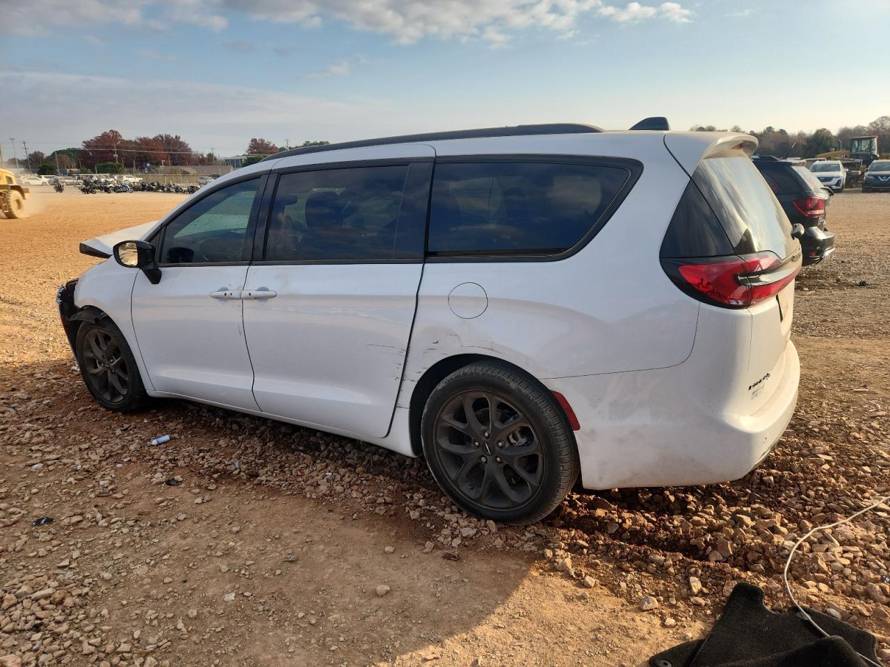2024 Chrysler Pacifica Touring L - Image 2