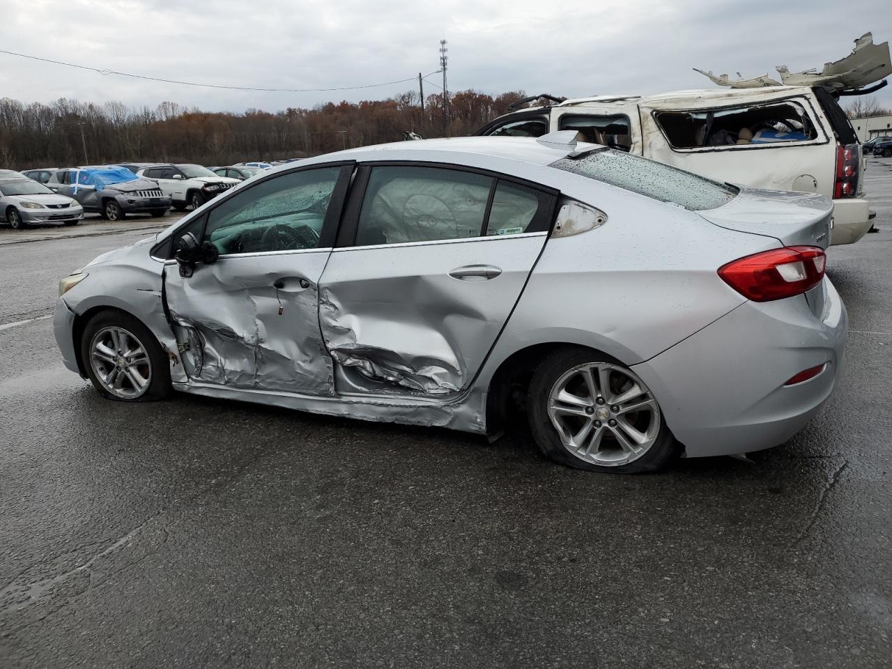 2017 Chevrolet Cruze Lt - Image 2