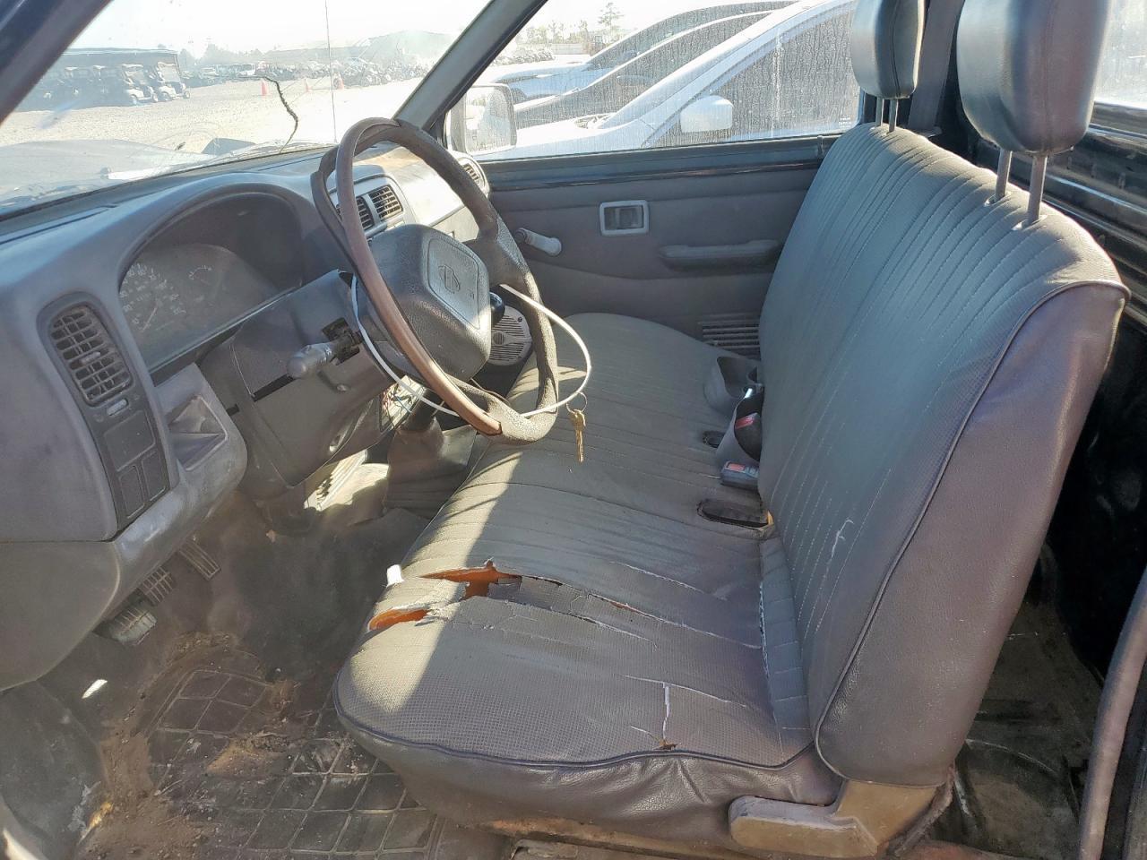 1995 Nissan Truck E/Xe - Фото 7