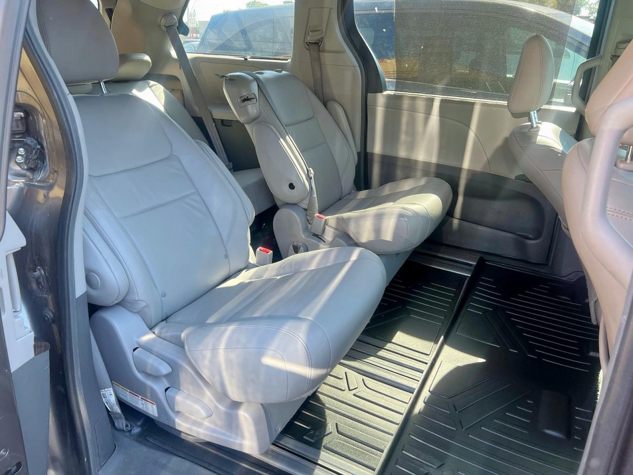 2018 Toyota Sienna Xle - Image 6