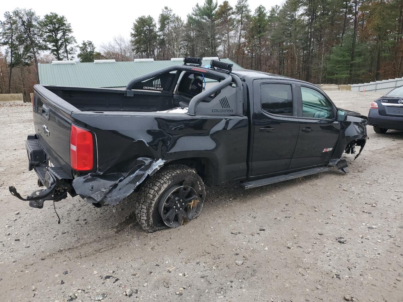 2019 Chevrolet Colorado Z71 - Image 3
