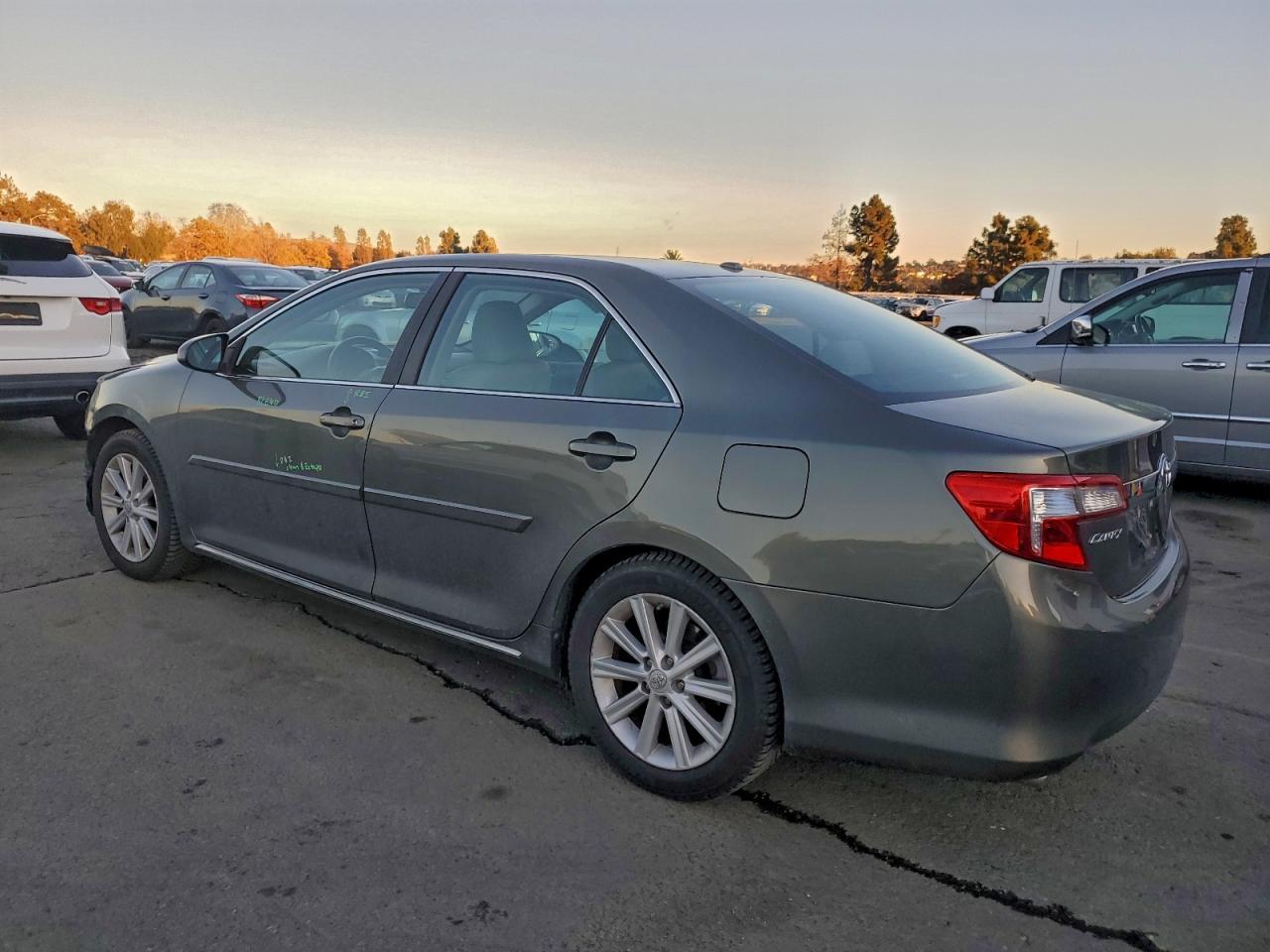 2014 Toyota Camry Se - Image 2