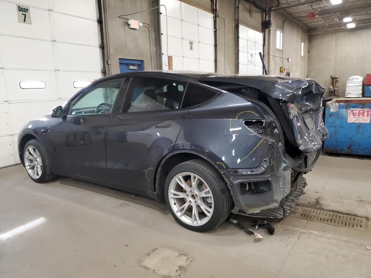 2024 Tesla Model Y - Фото 2