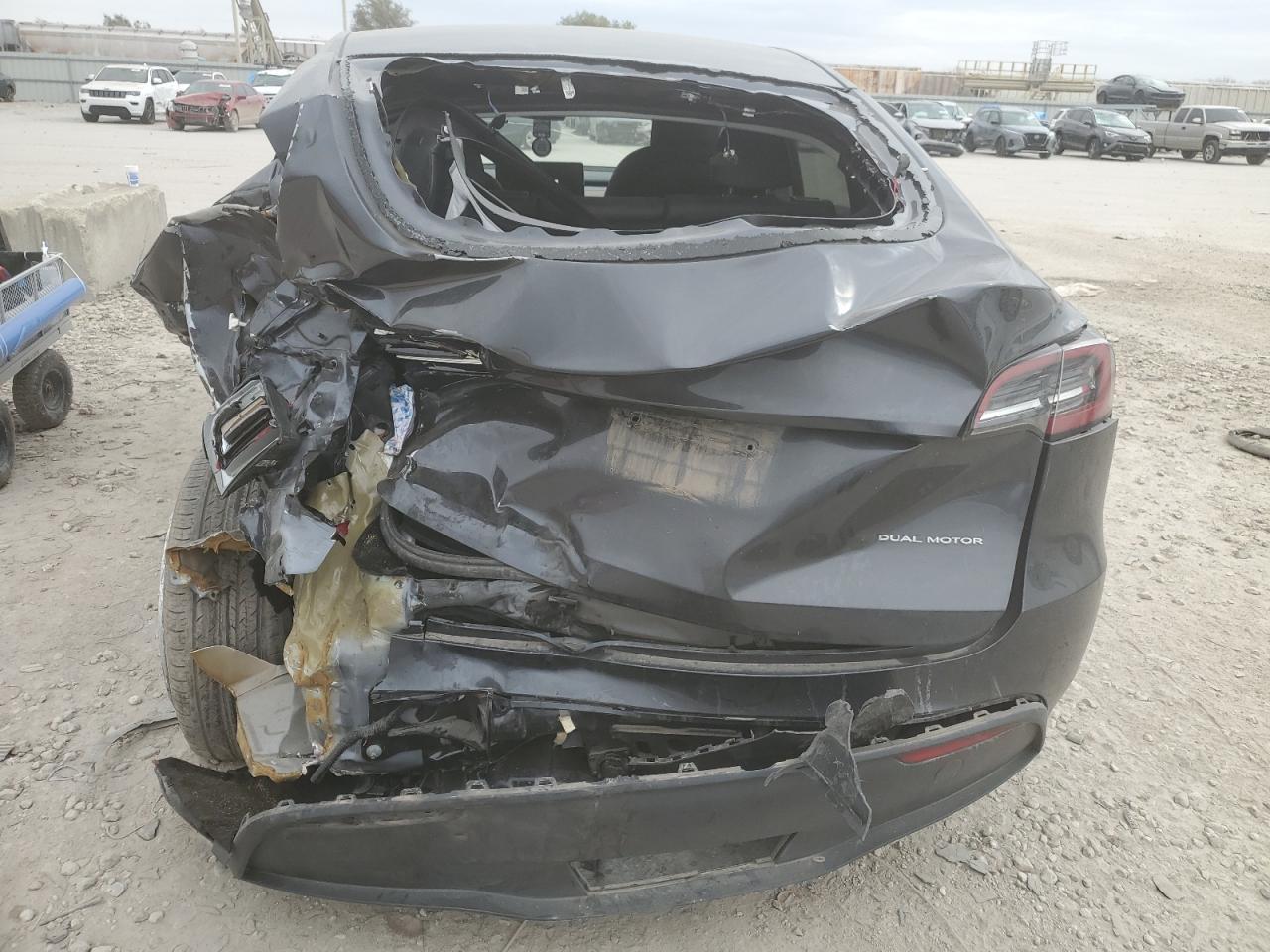 2024 Tesla Model Y - Фото 6