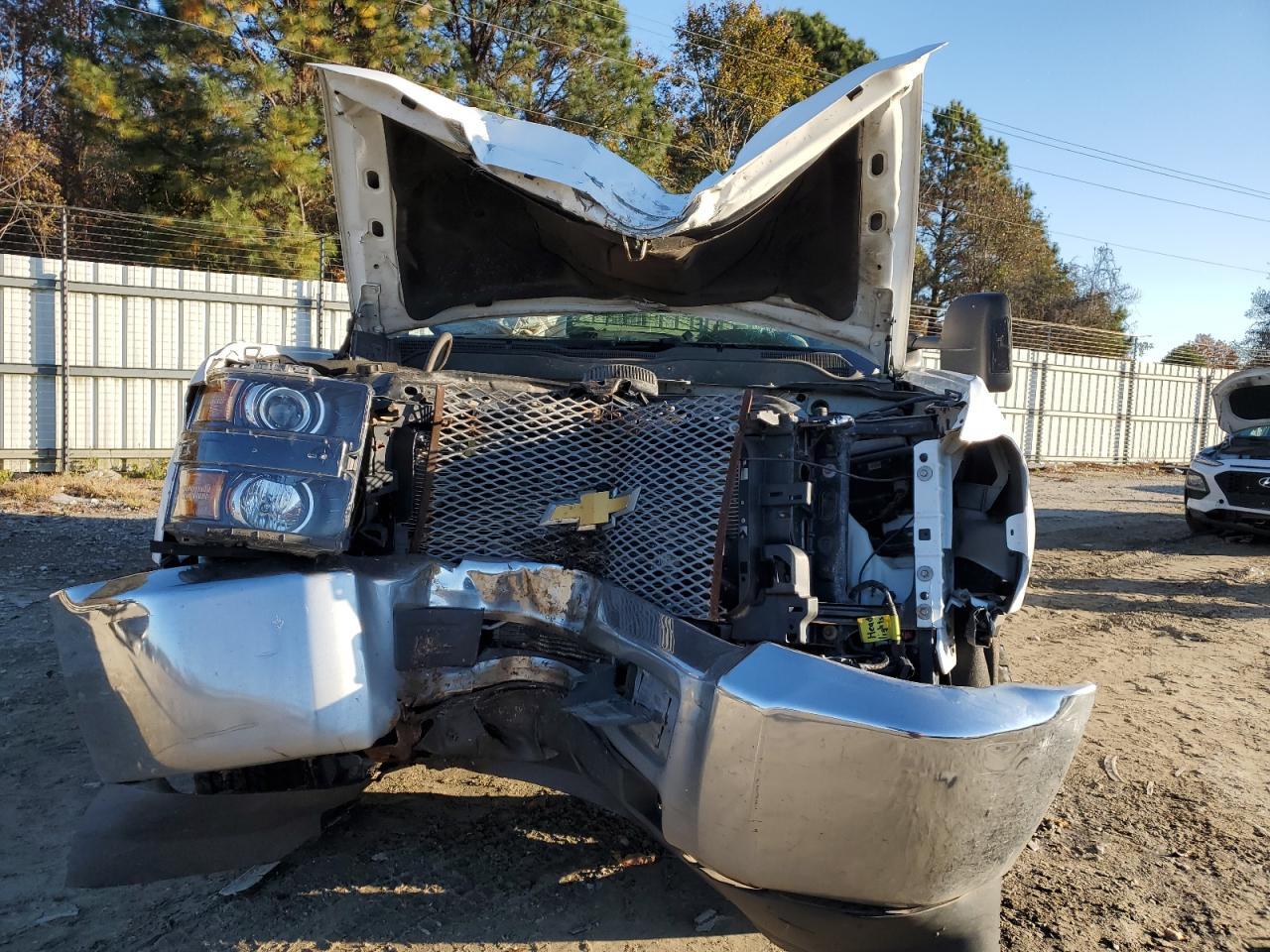2015 Chevrolet Silverado K2500 Heavy Duty - Image 5