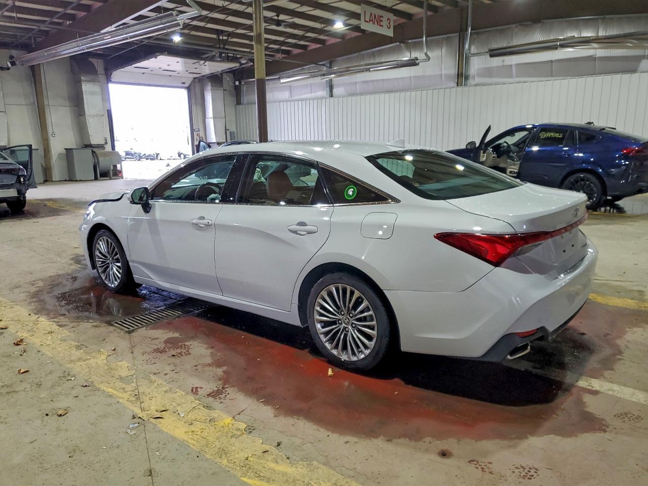 2022 Toyota Avalon Limited - Image 2