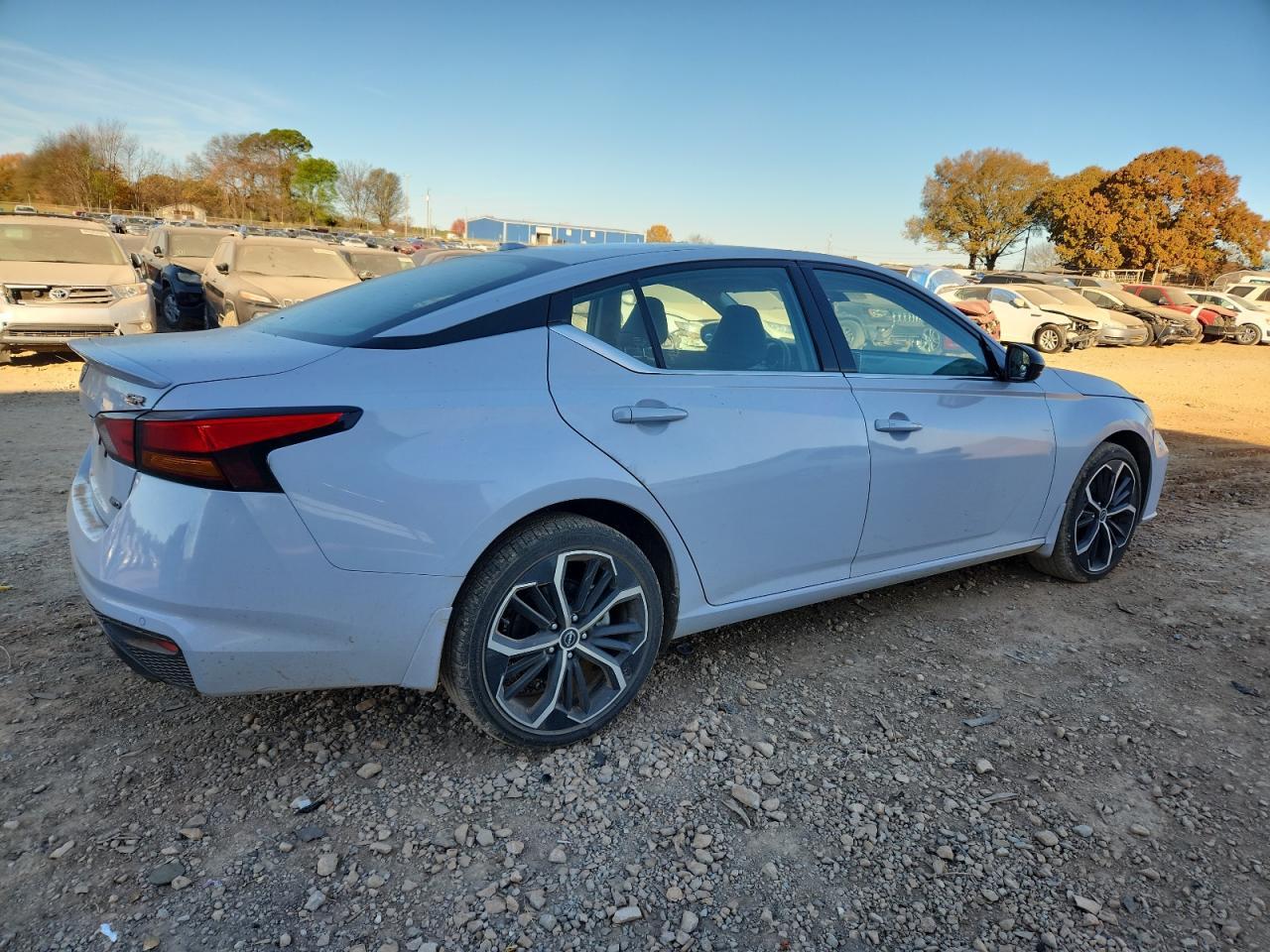 2025 Nissan Altima Sr - Image 3