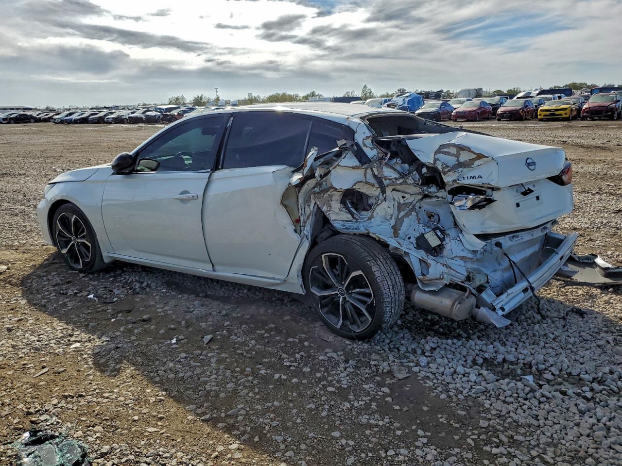 2024 Nissan Altima Sr - Фото 2