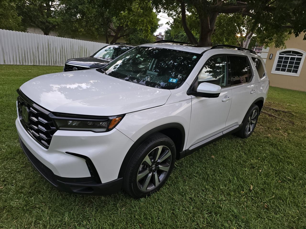 2024 Honda Pilot Elite - Image 2
