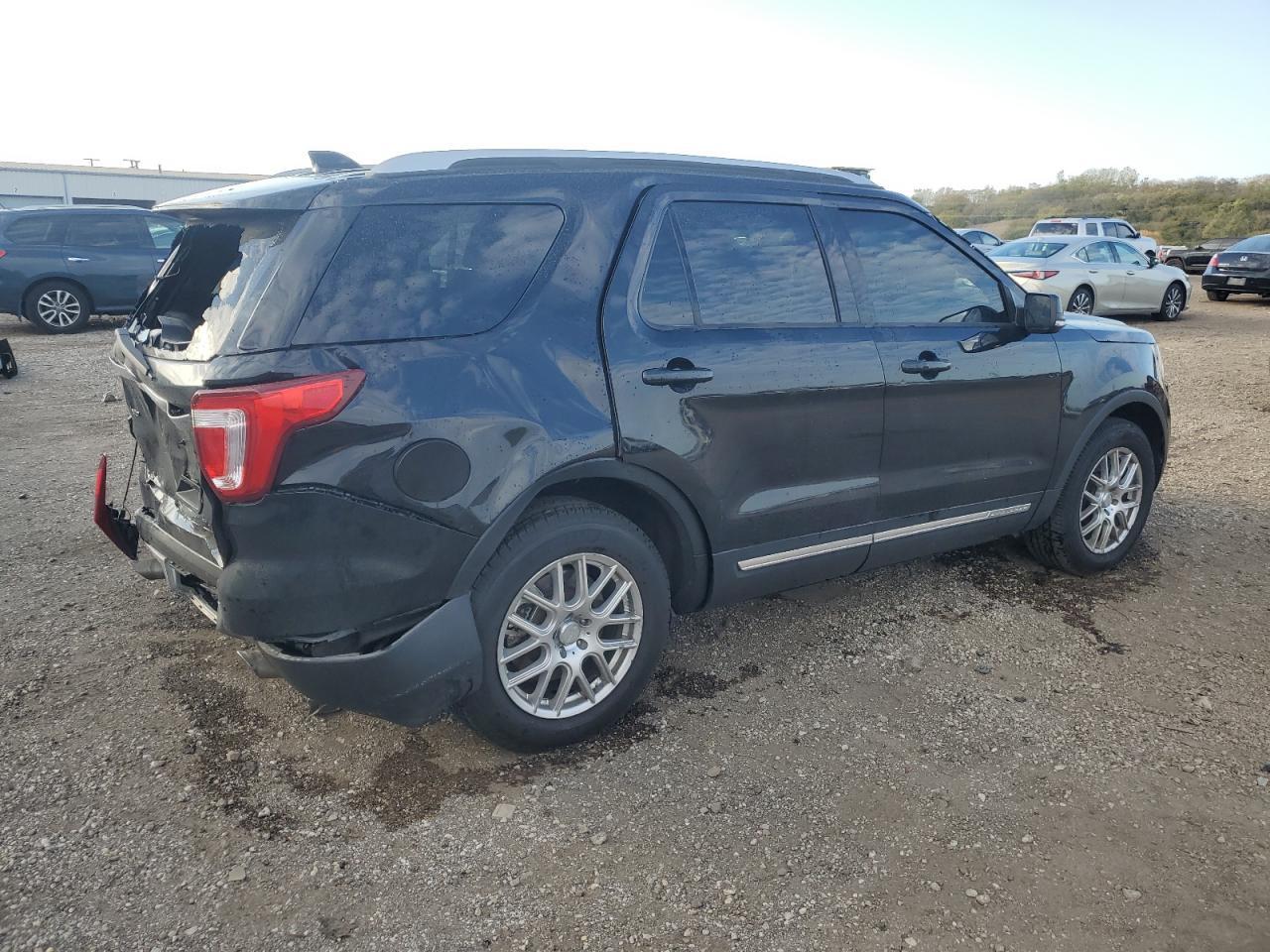 2016 Ford Explorer Xlt - Image 3