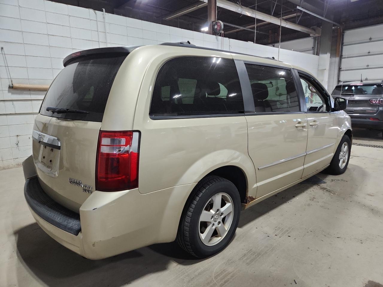 2010 Dodge Grand Caravan Sxt - Фото 3