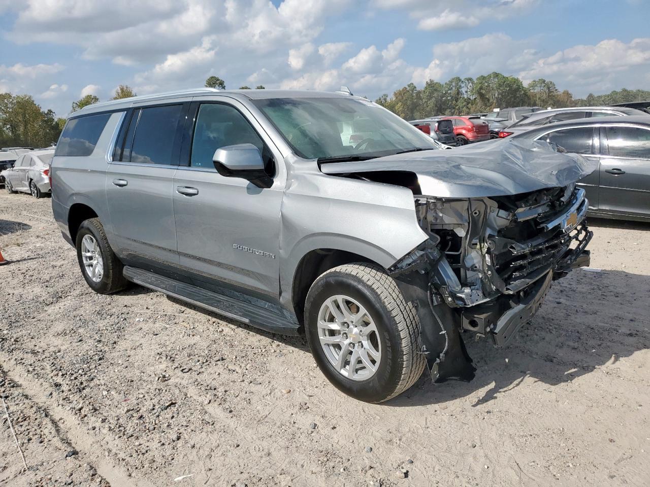 2023 Chevrolet Suburban C1500 Lt - Image 4