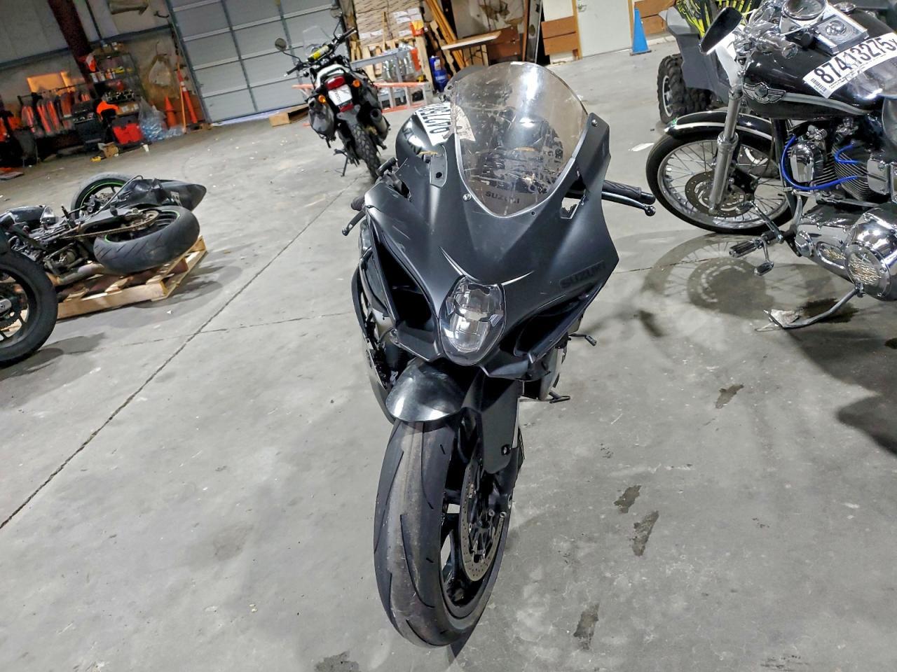 2021 Suzuki Gsx-R1000 - Фото 2