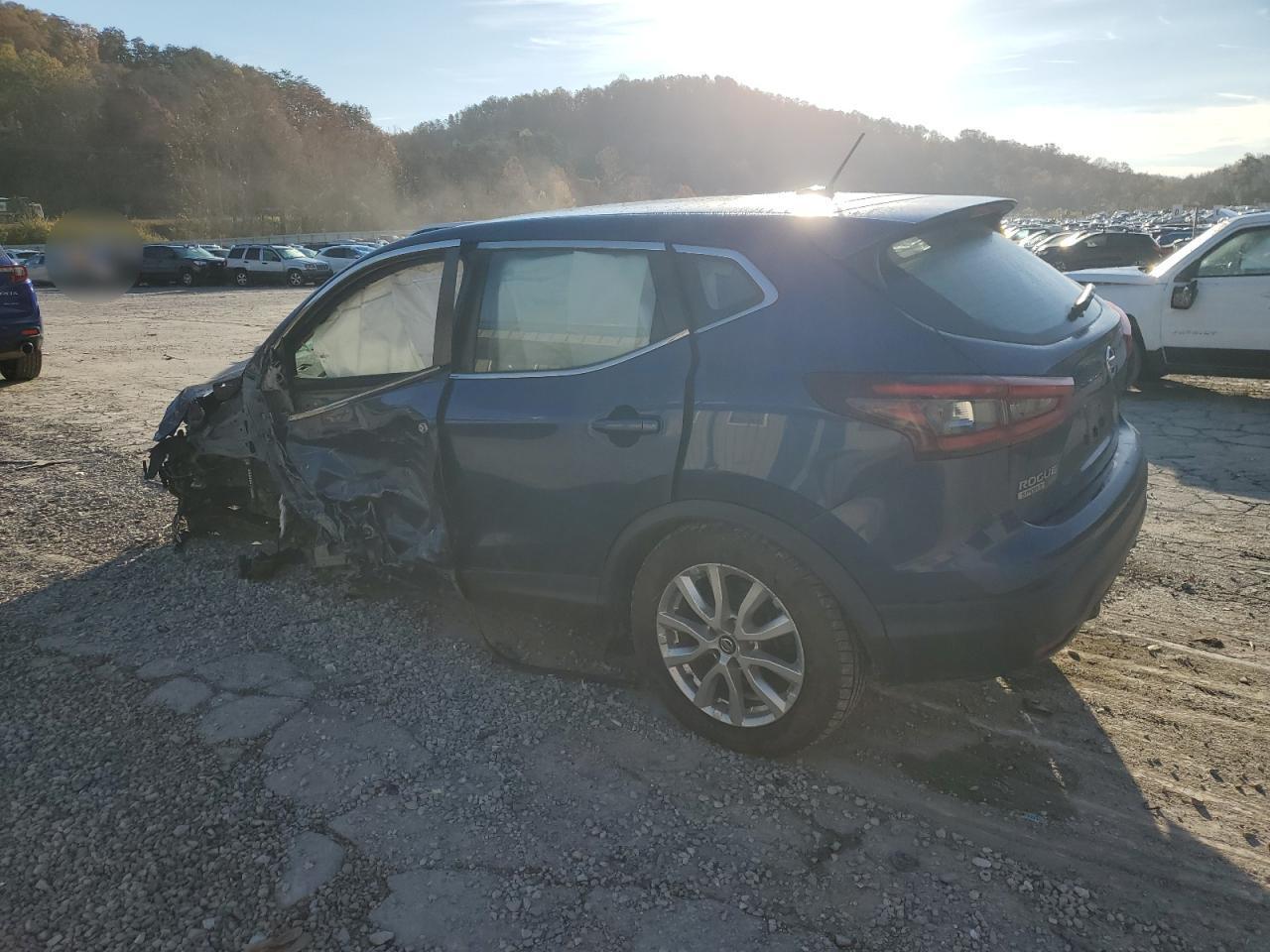 2021 Nissan Rogue Sport S - Фото 2