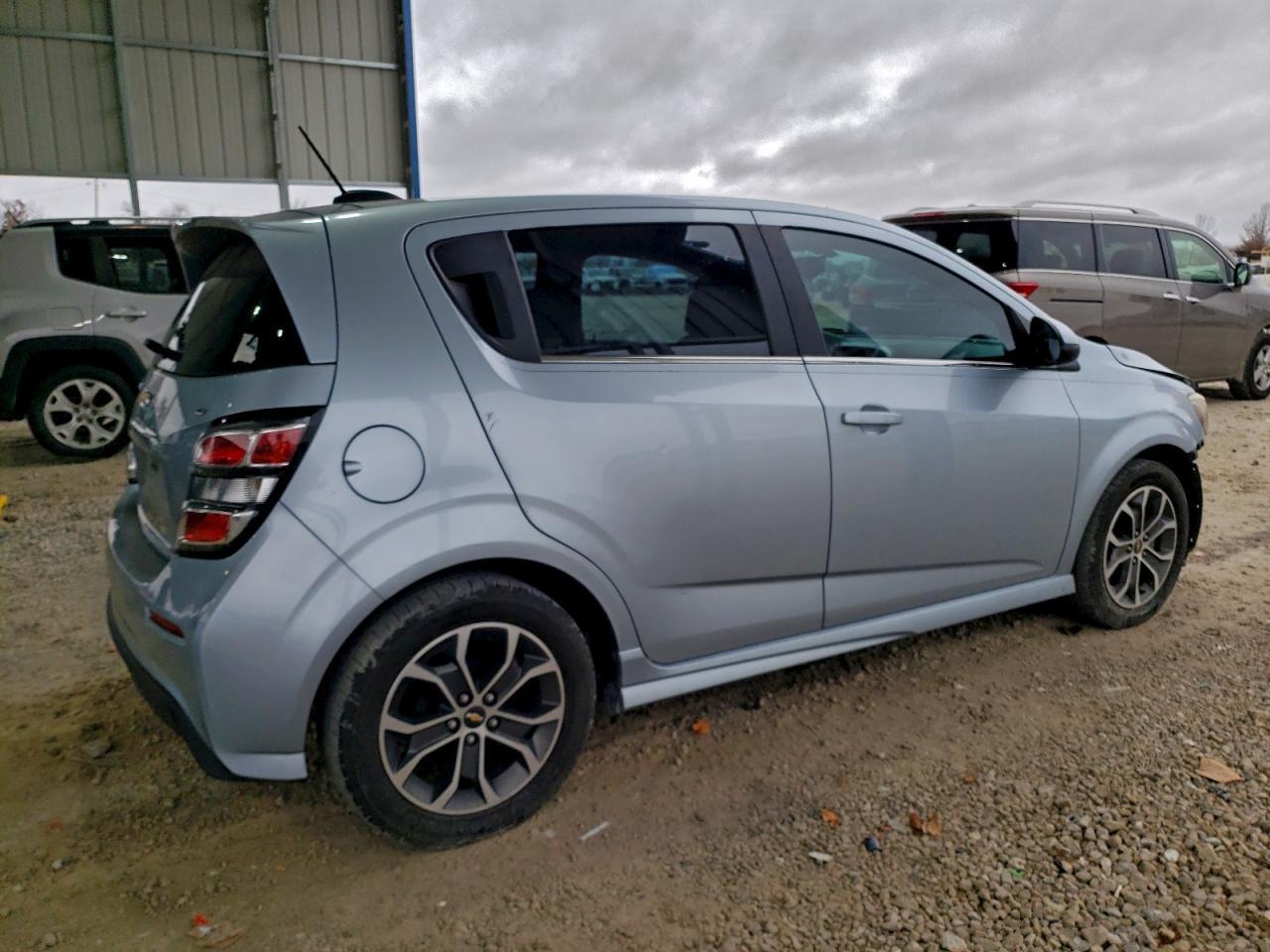 2017 Chevrolet Sonic Lt - Image 3