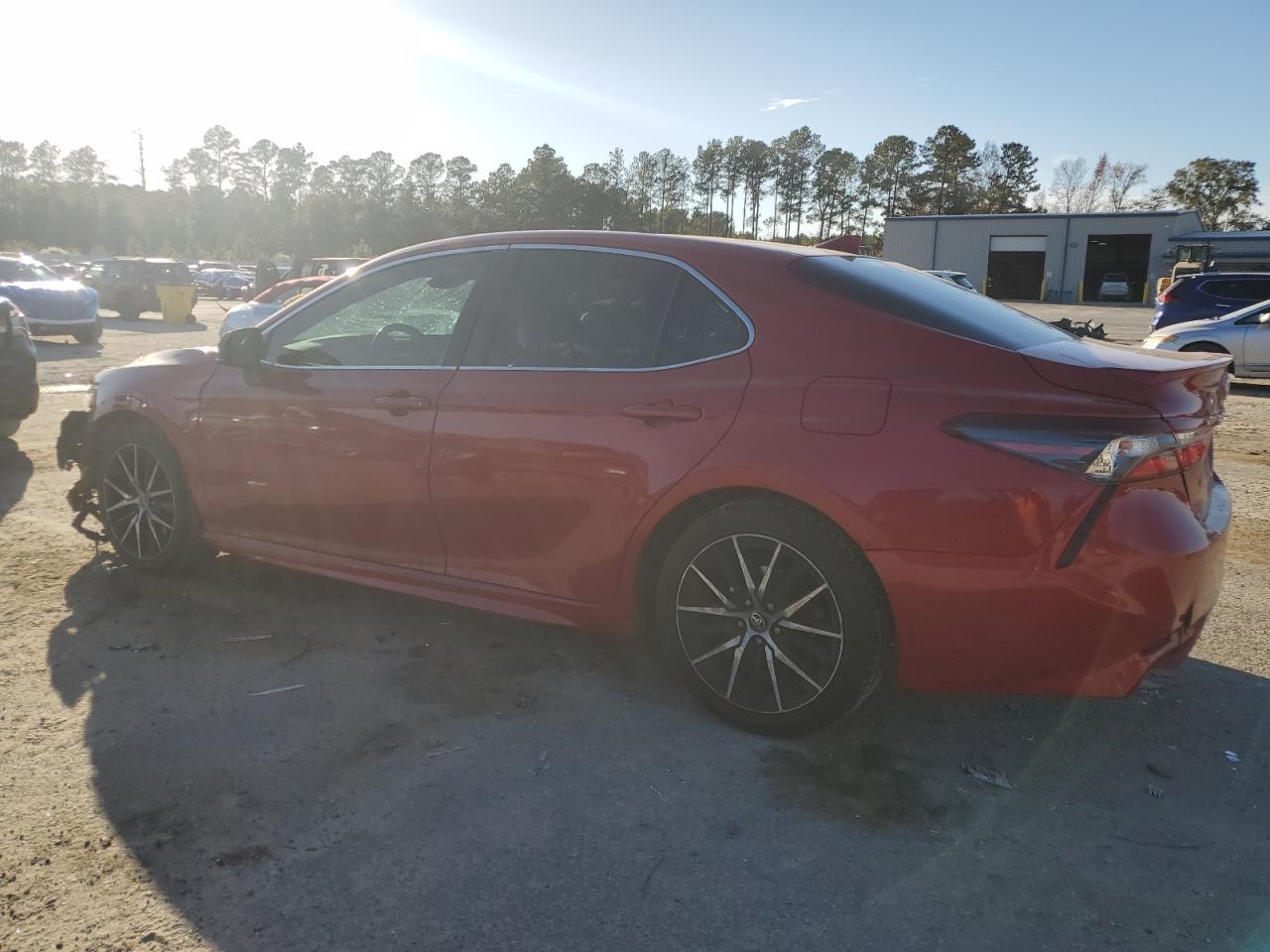 2021 Toyota Camry Se - Фото 2