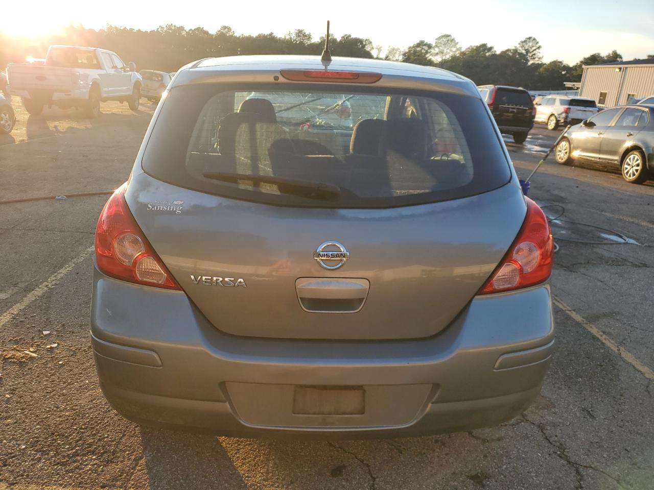 2011 Nissan Versa 1.8 S - Image 6