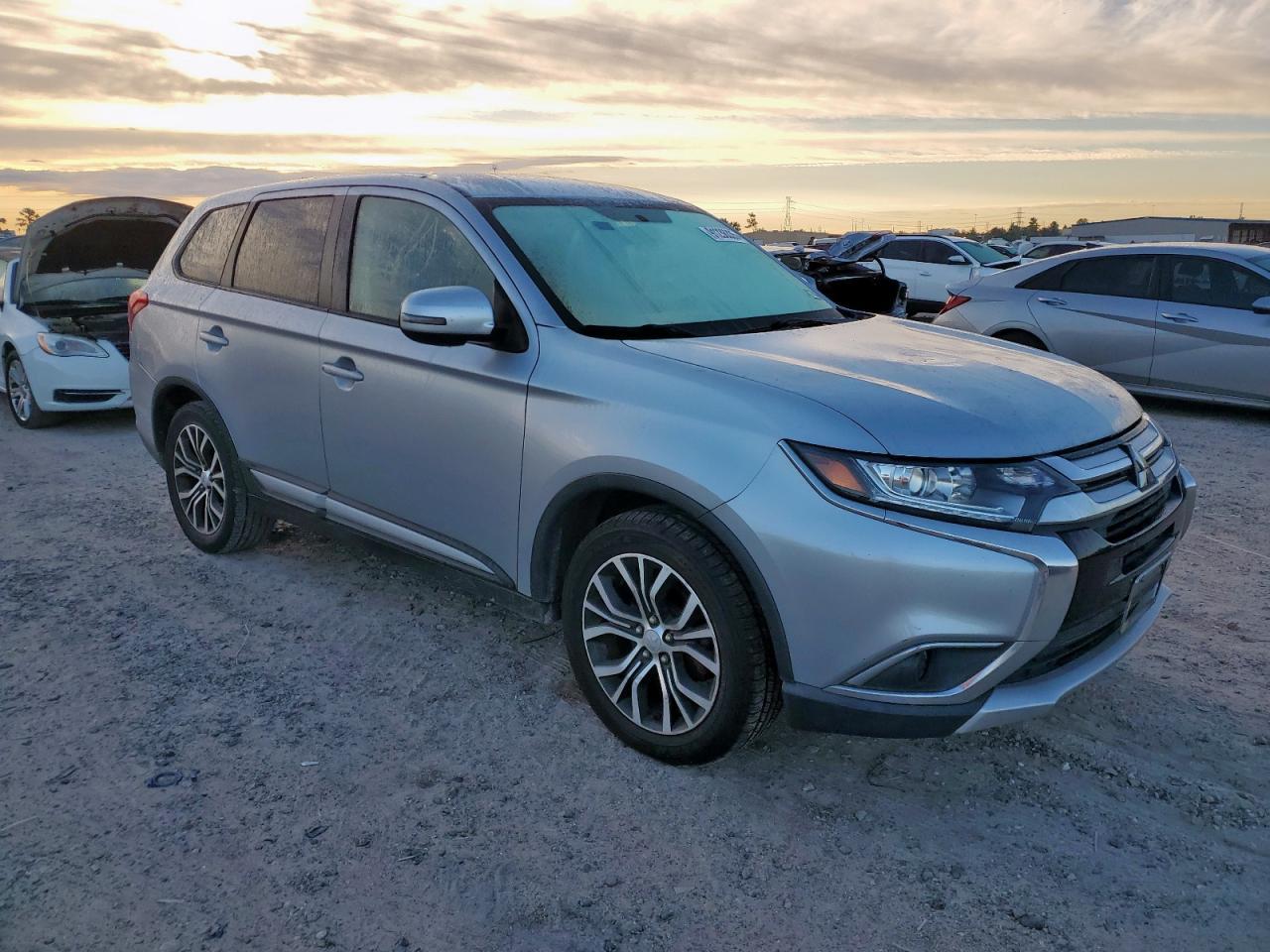 2016 Mitsubishi Outlander Se - Фото 4
