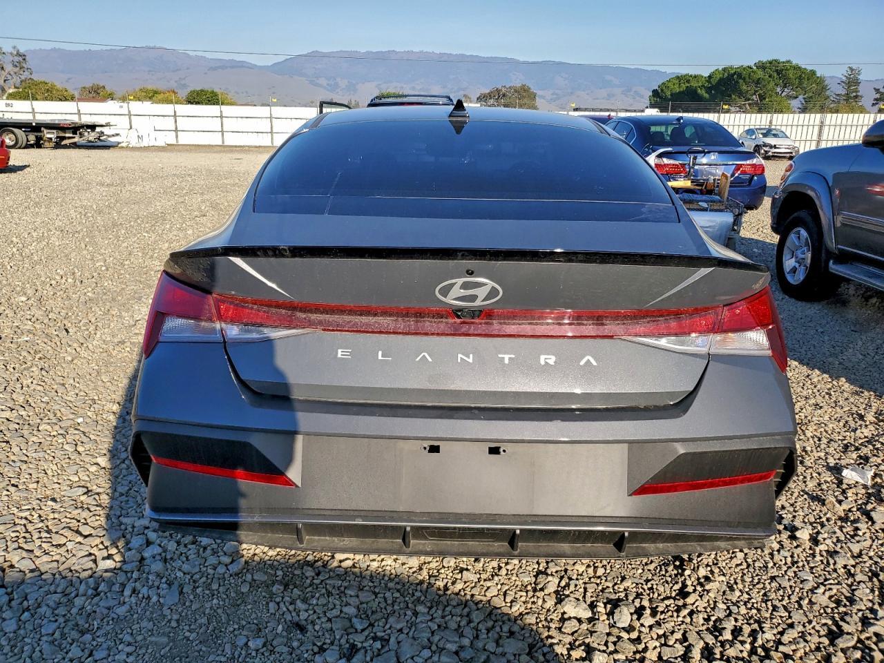 2025 Hyundai Elantra Sel Sport - Image 6