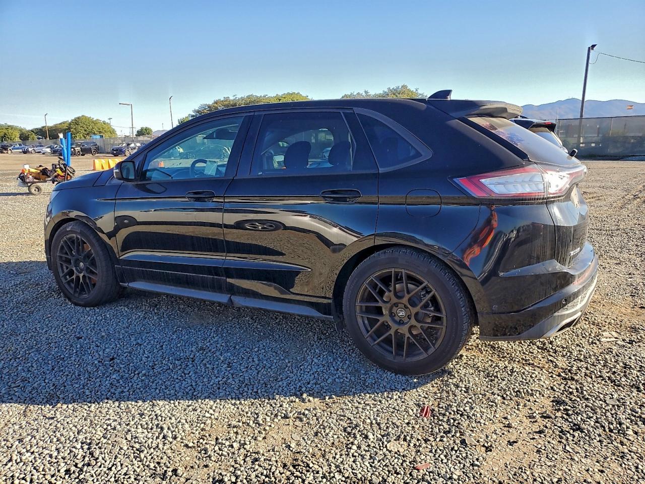 2018 Ford Edge Sport - Image 2