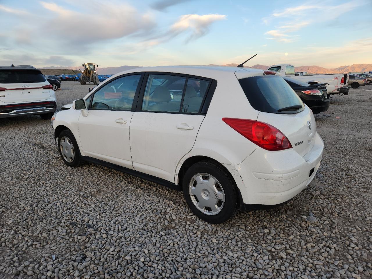 2009 Nissan Versa S - Фото 2