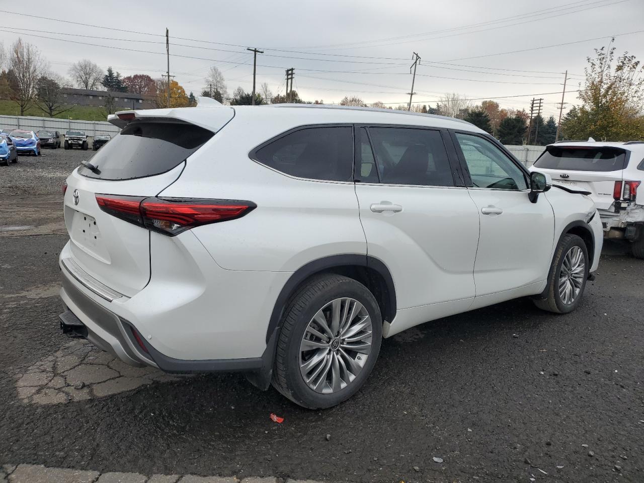 2022 Toyota Highlander Platinum - Фото 3