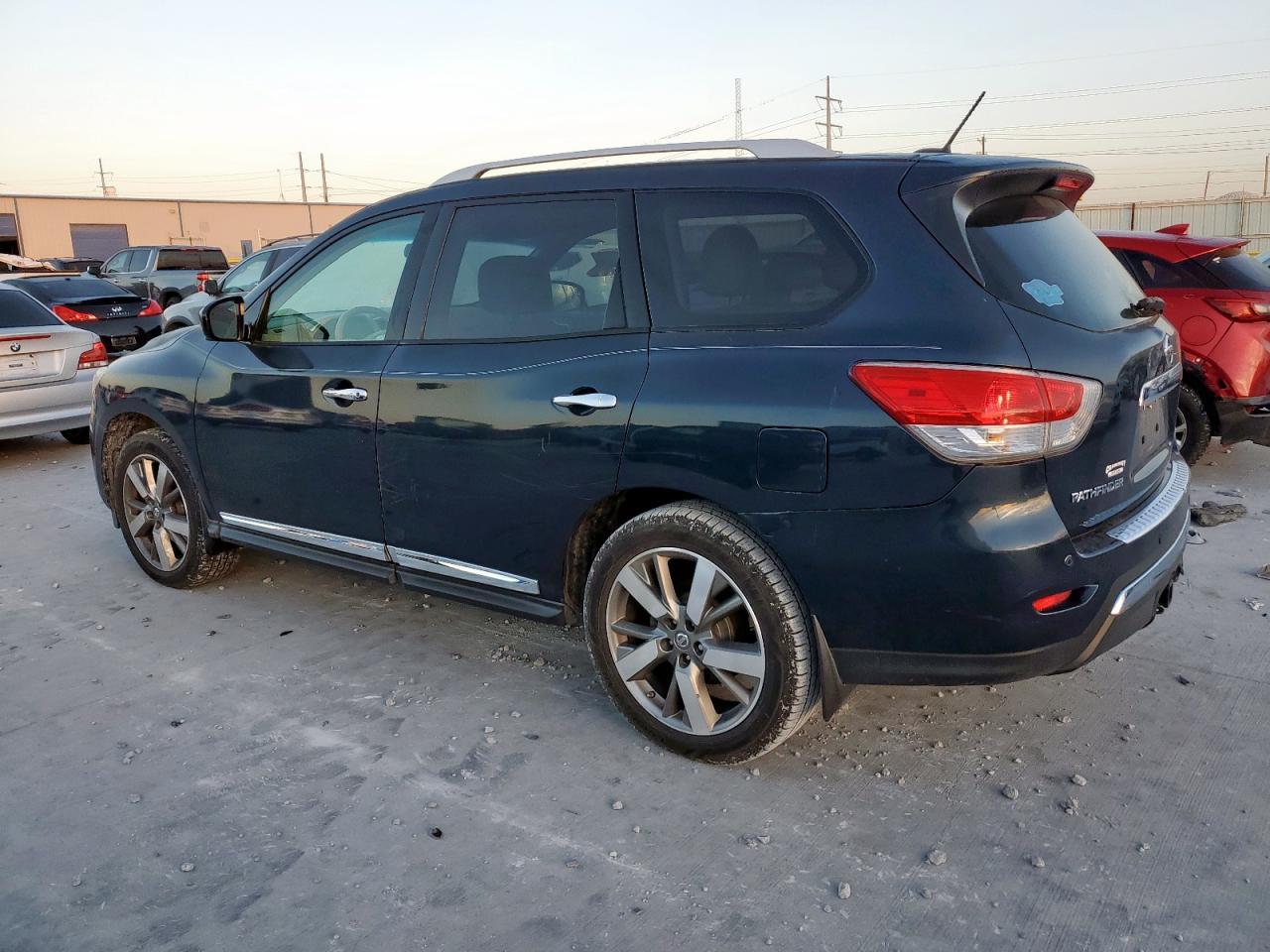 2013 Nissan Pathfinder S - Фото 2