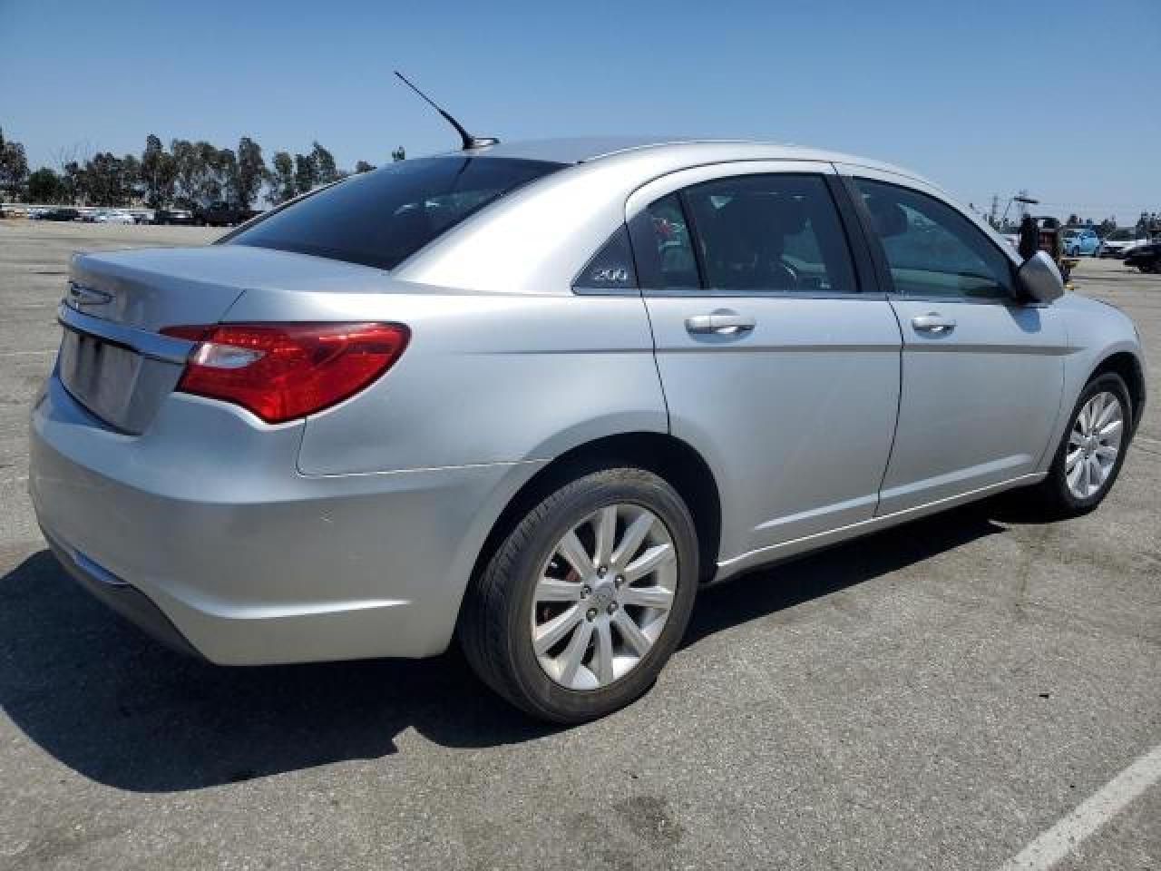 2011 Chrysler 200 Touring - Фото 3