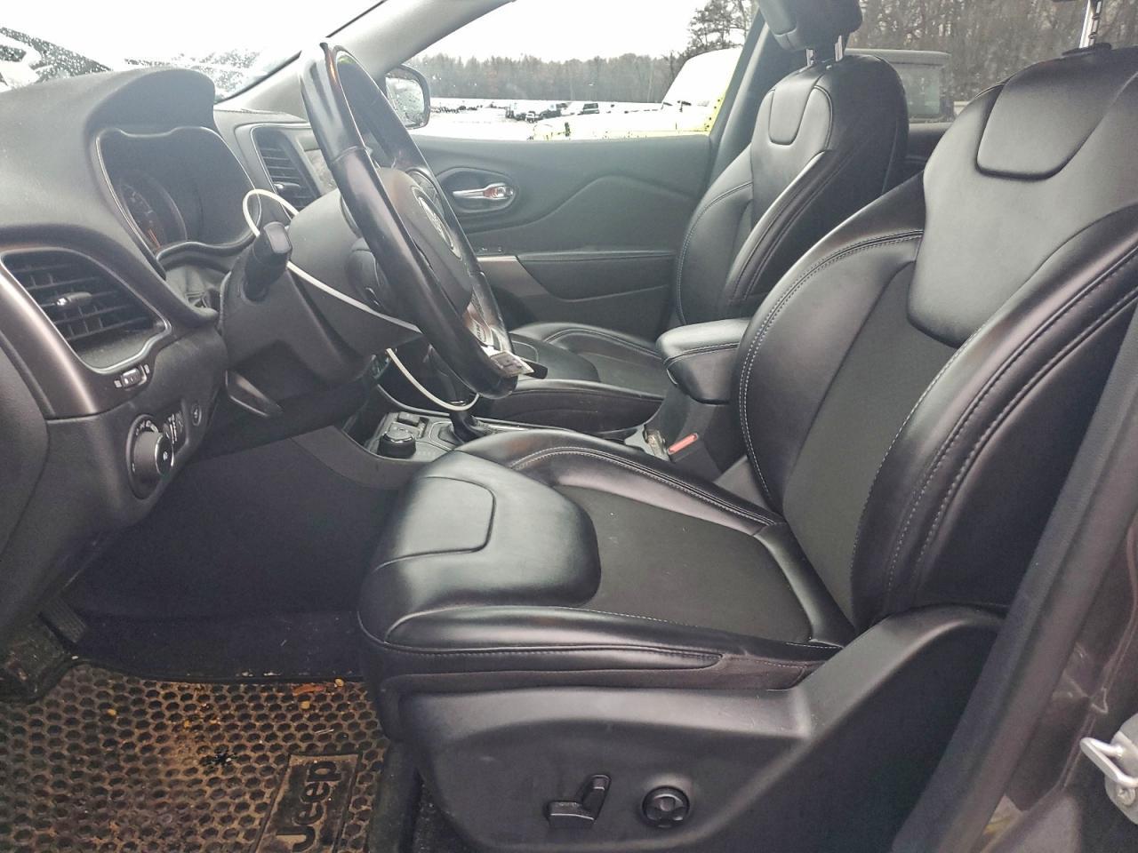 2020 Jeep Cherokee Latitude Plus - Image 7