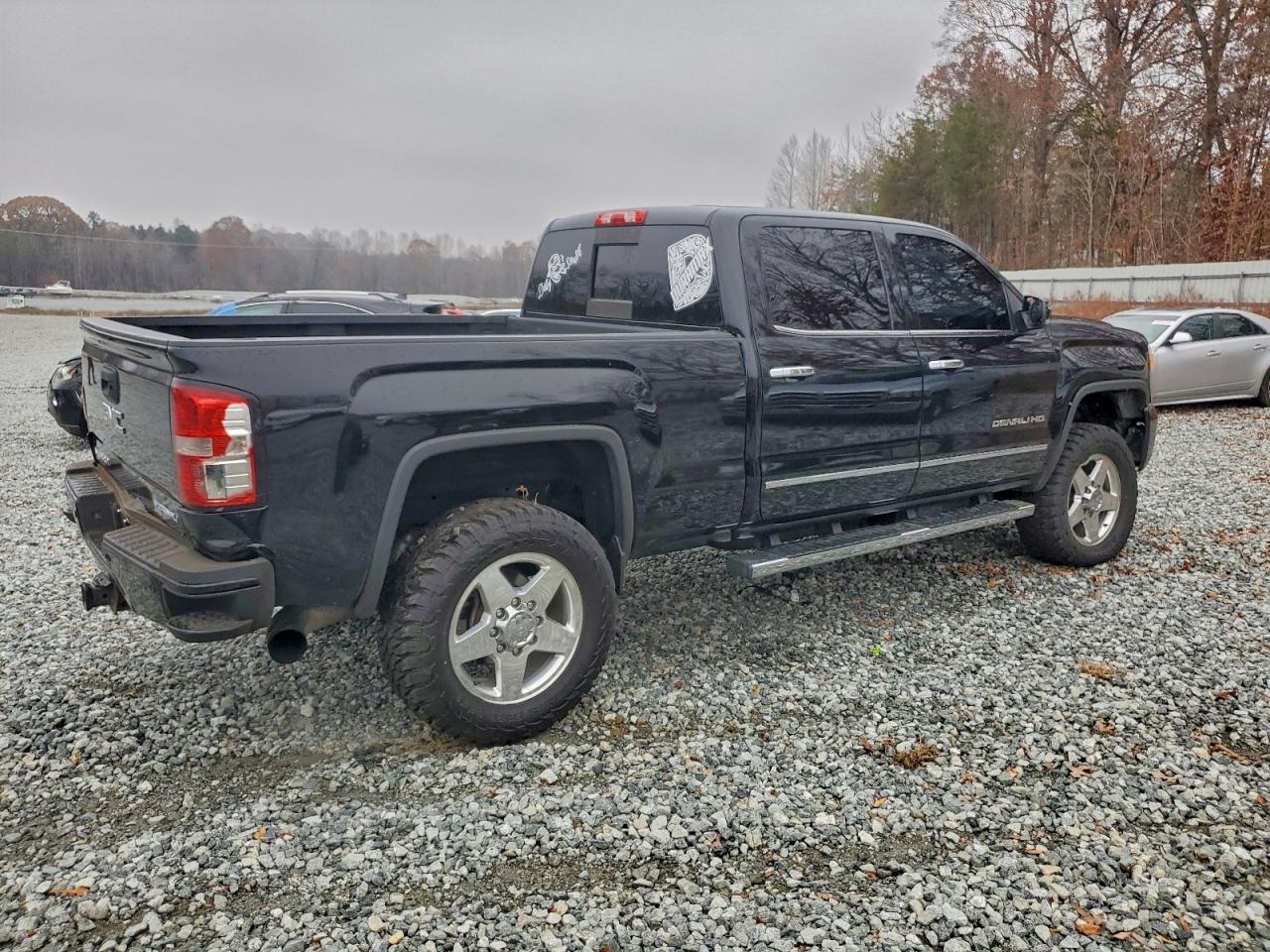 2015 GMC Sierra K2500 Denali - Image 3