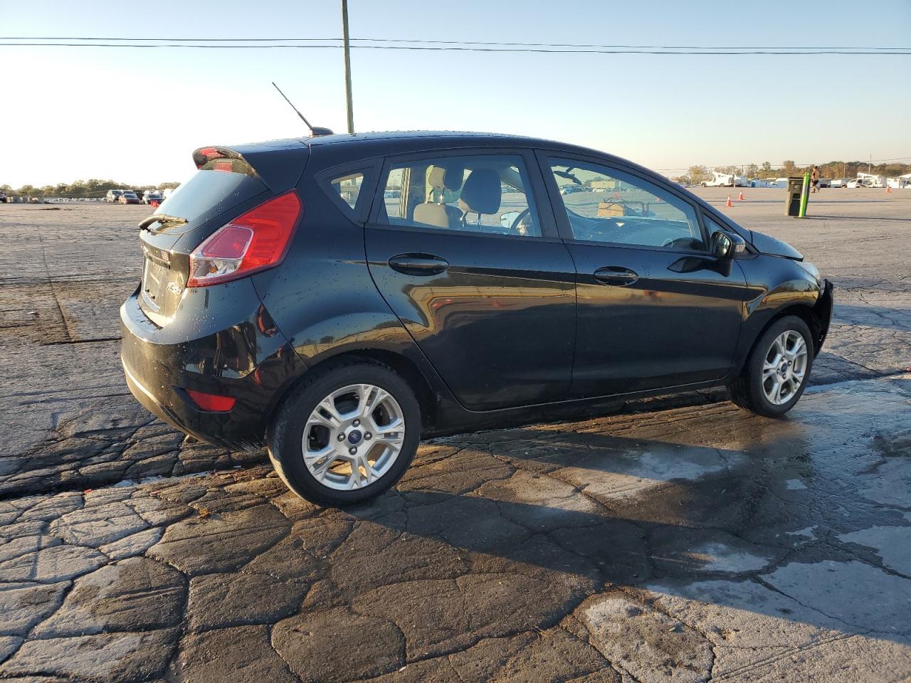 2016 Ford Fiesta Se - Фото 3