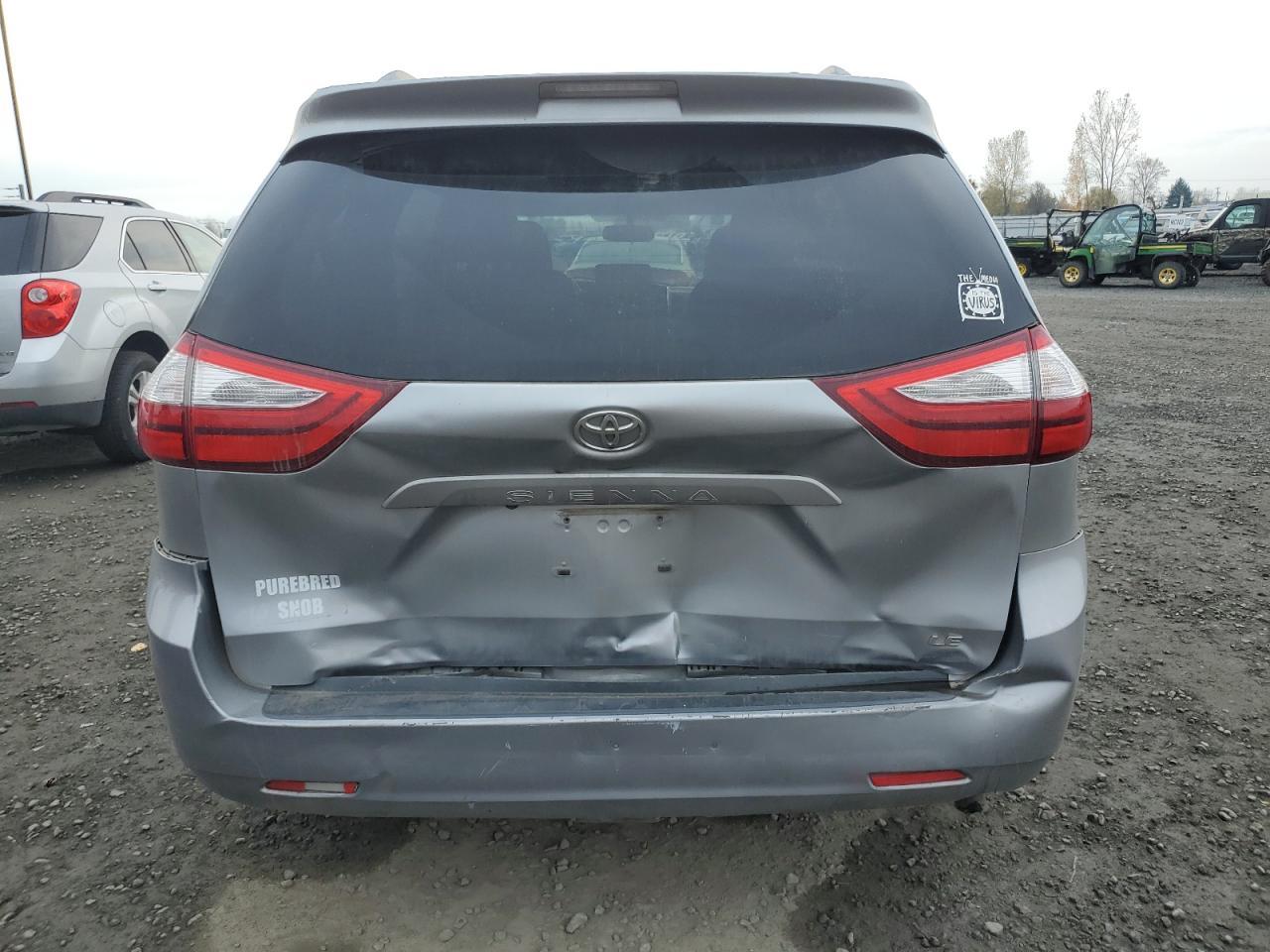 2017 Toyota Sienna Le - Image 6