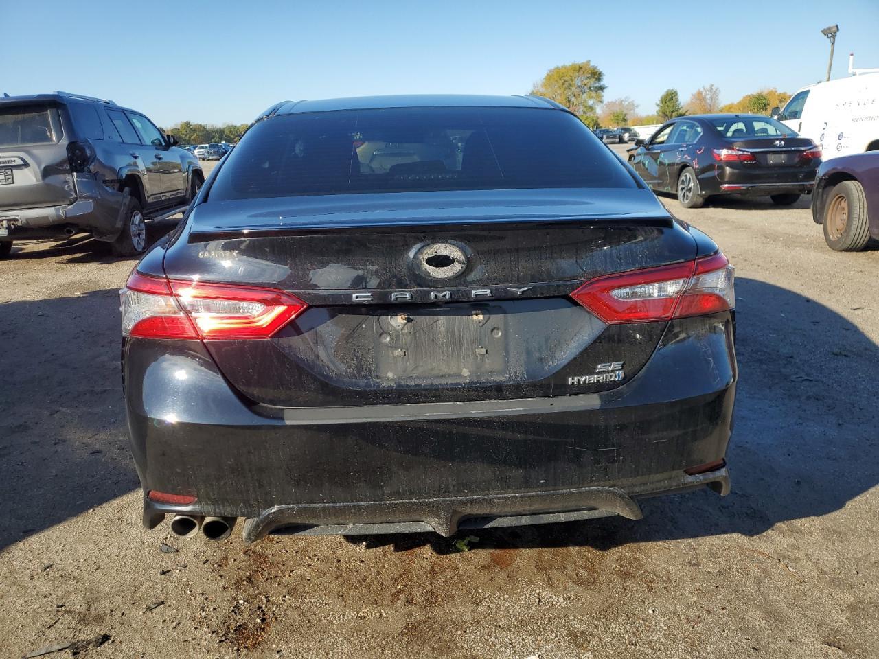 2018 Toyota Camry Hybrid - Image 6